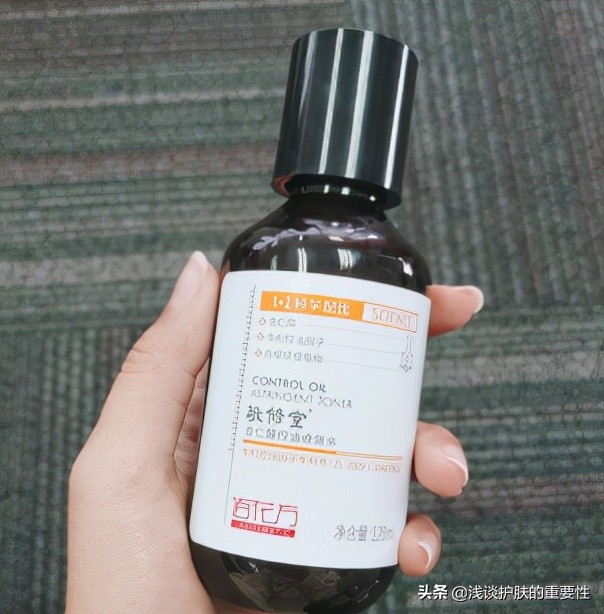 皮肤光滑细腻去角质,去角质可以让脸变白吗