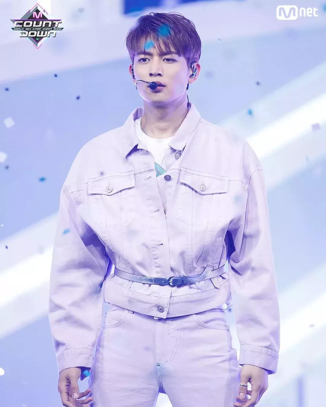 李宇春王俊凯视频,吴青峰李宇春同款