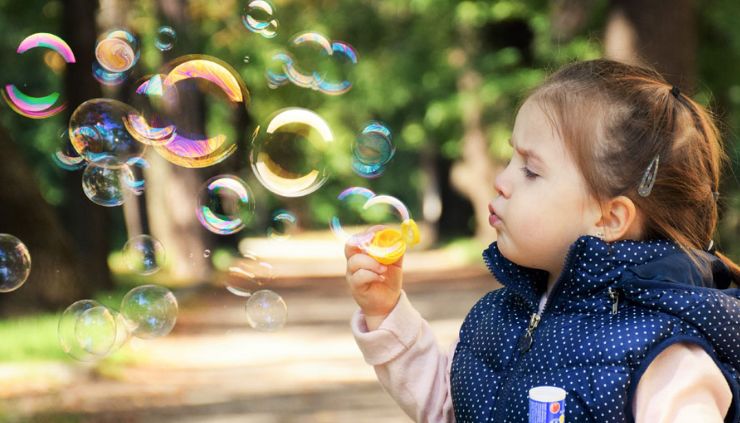 宝宝吐泡泡咳嗽是肺炎吗,如何区分宝宝吐泡泡是否是肺炎