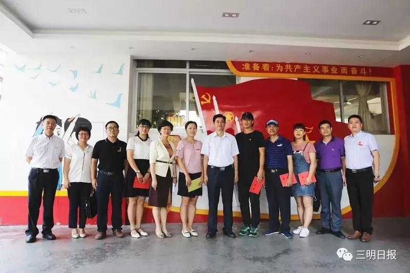 市区两级领导看望慰问广大教师,县领导看望慰问教师和教育工笔者