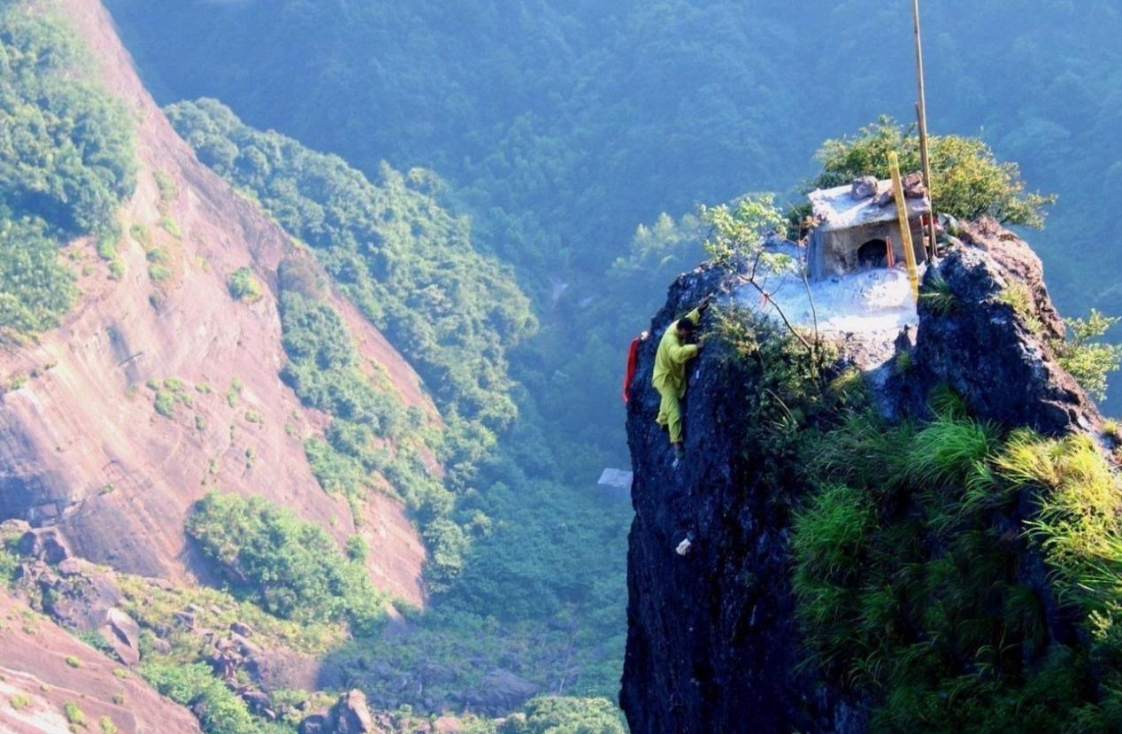 湖南崀山烧香师能飞檐走壁,湖南崀山工作烧香人飞檐走壁