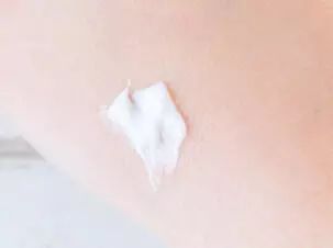 我用空瓶了几十瓶面霜的经验告诉你，谁才是真正的干皮亲妈