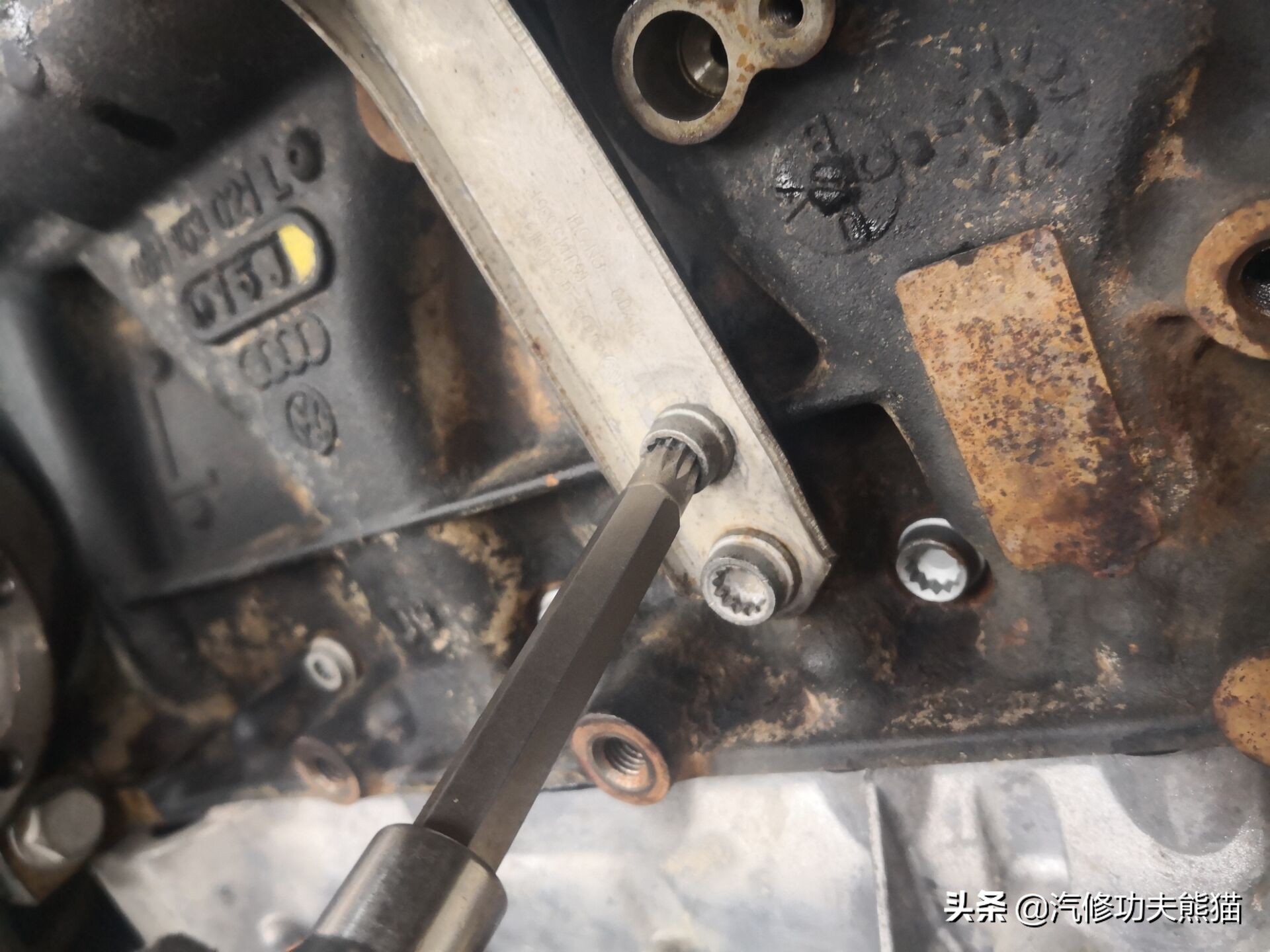 10年斯柯达昊锐1.8t烧机油怎么整,斯柯达昊锐烧机油500公里烧一升