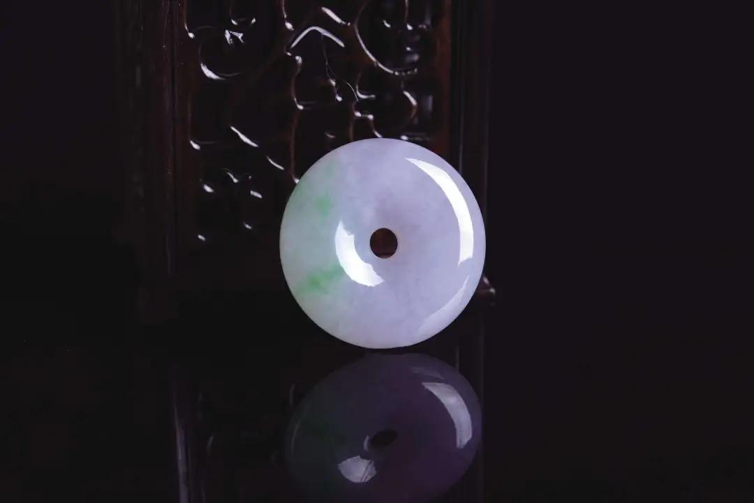 翡翠从原石到成品，需要经历八大步骤，一步出问题就损失严重