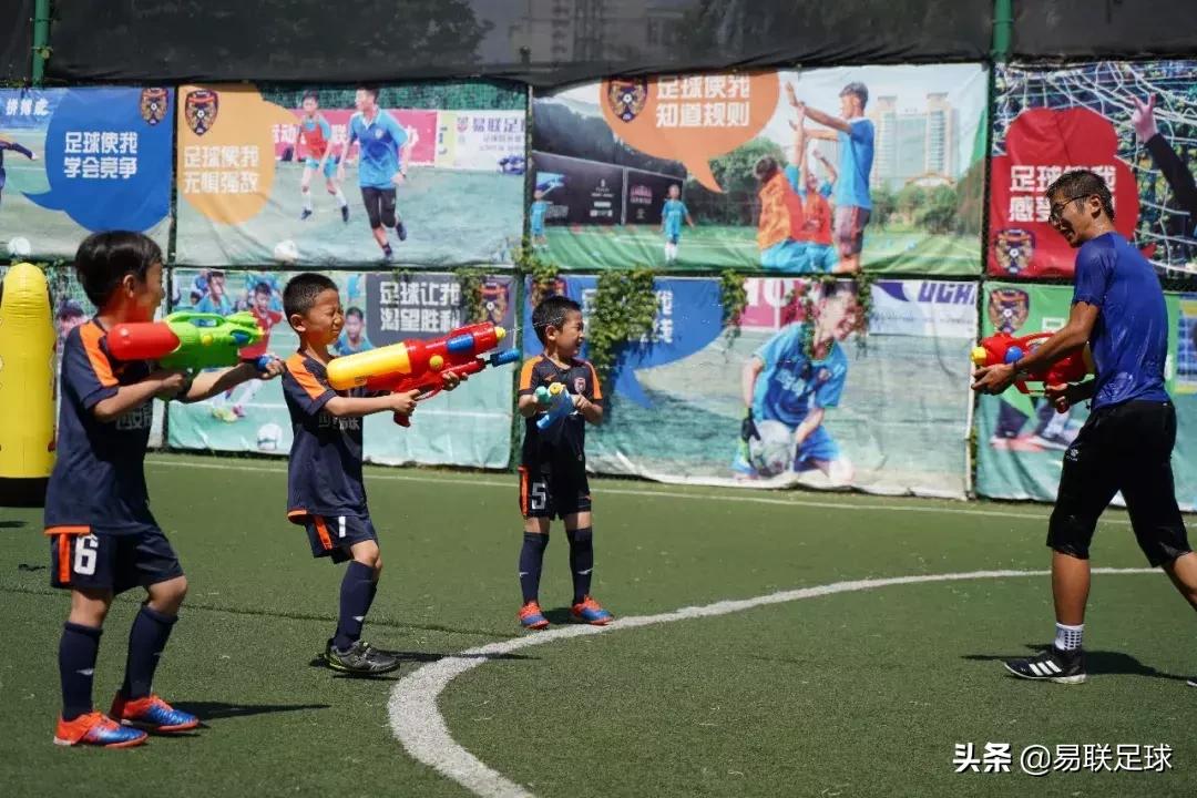 易联青训足球,易联梯队训练赛