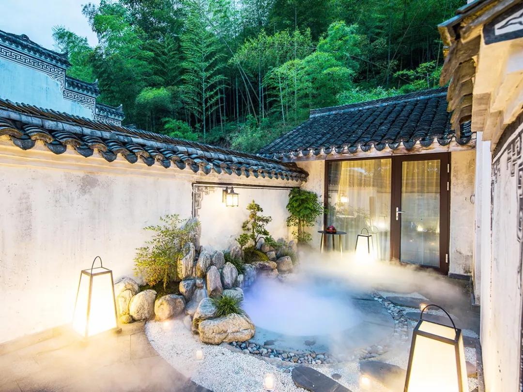 露天温泉小院精品,一房一厅庭院私家温泉