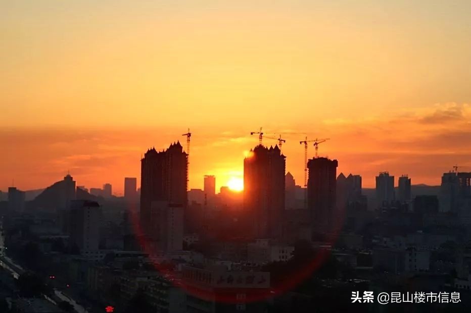 5点起床一早到上海,五点钟出门回家