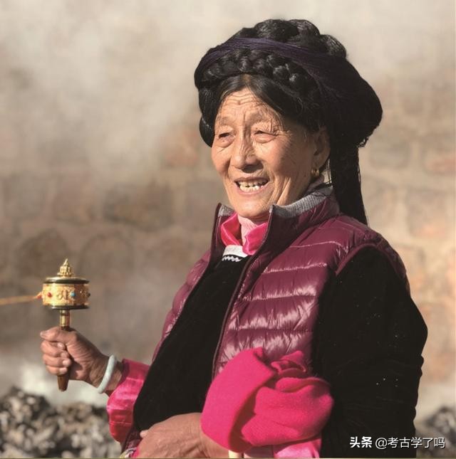 摩梭人是四川哪里,摩梭人是我国的什么地方