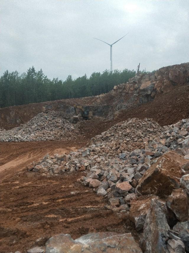 石场挖掘机大型施工现场,石场回填挖掘机怎么干活