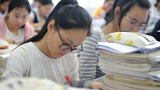 高三女生挤出“母乳”，却坚称自己是处女，医生的话让妈妈落泪