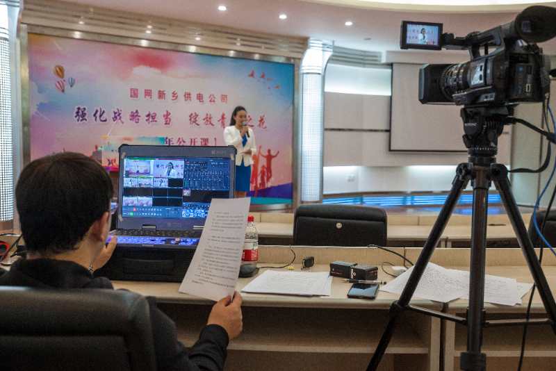 方便又好看，新乡这家公司的网络直播团课引来万余青年“围观”