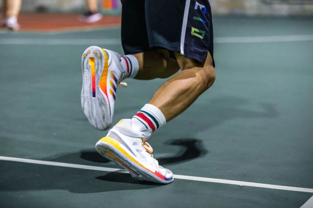 与罗斯11外形相像的鞋,罗斯11和米切尔3怎么选