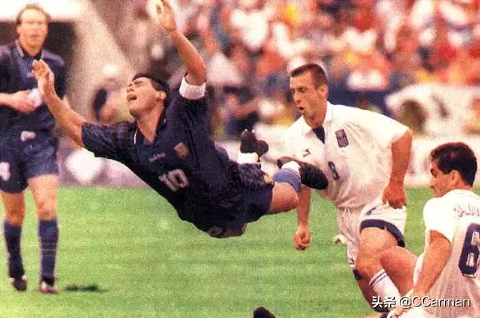 足球“上帝之手”：草根阶层公认史上第一球王，超脱体育政治领袖
