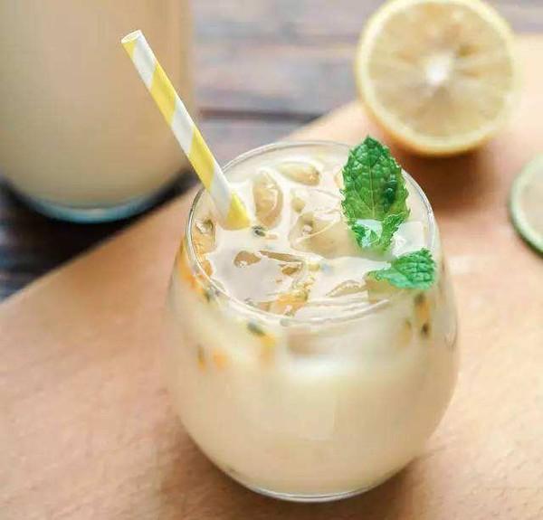 柠檬搭配什么煮水喝美容养颜,柠檬干和什么泡水好喝美容养颜