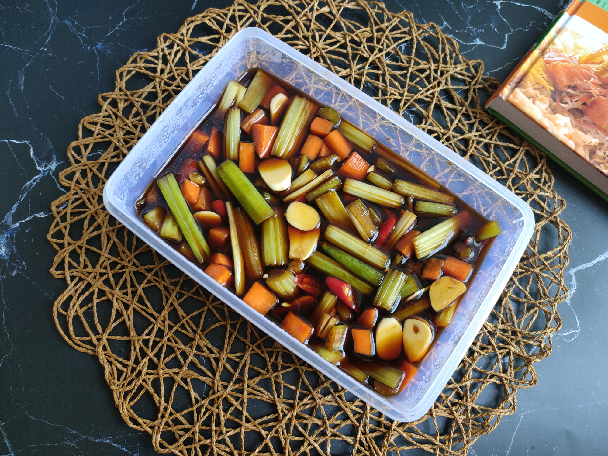 奶奶腌芹菜,奶奶腌的老咸菜