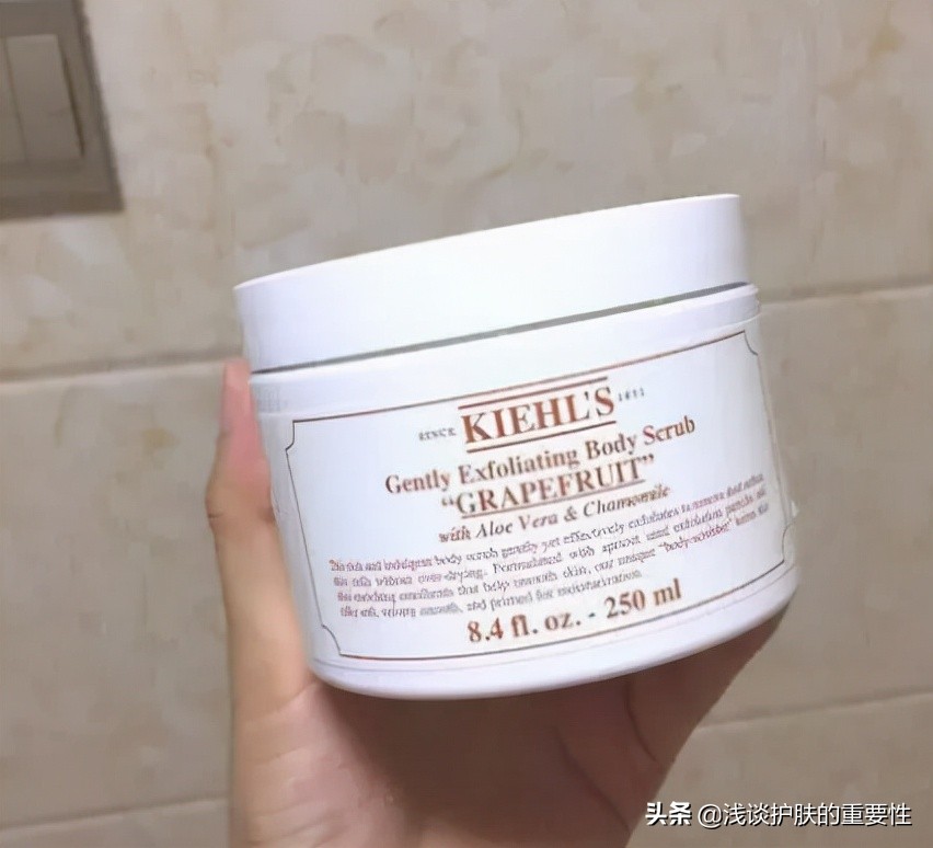 皮肤光滑细腻去角质,去角质可以让脸变白吗