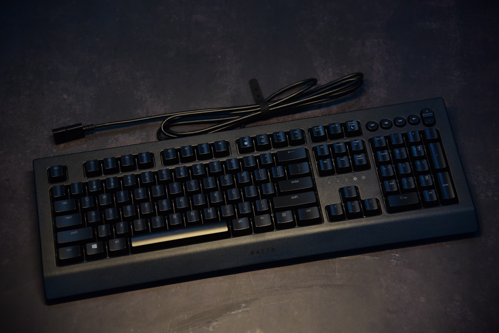 razer雷蛇萨诺狼蛛v2幻彩背光,游戏膜测评安卓