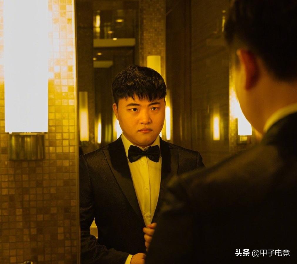 等UZI复出的粉丝都散了吧，他本人澄清2个消息，LPL爆料全是假的