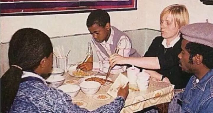 椰子鞋是kanye设计的吗,侃爷yeezy侃爷椰子鞋
