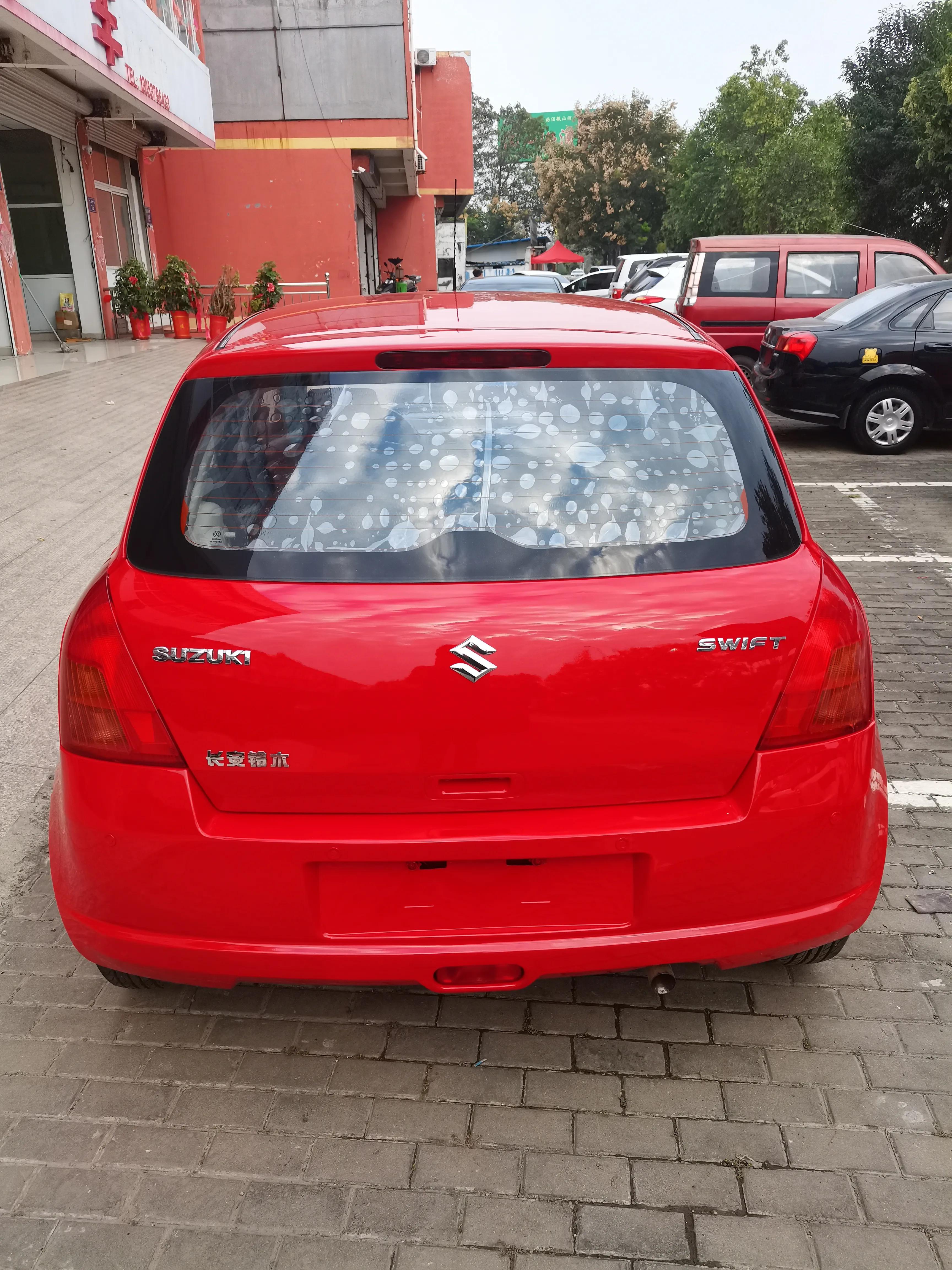 铃木红色雨燕超清,红颜色的小铃木