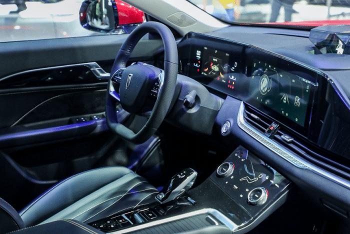 奔腾B70颜值标杆,颜值高动力强国产车