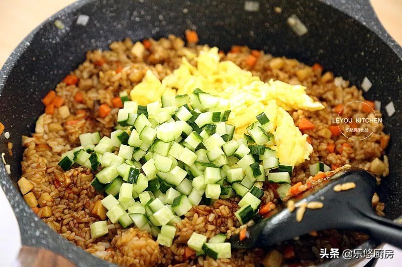 午饭简单快速好吃炒饭,下班到家吃什么