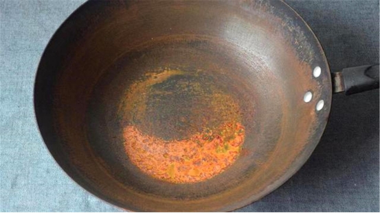 铁锅生锈怎么处理烧的水还能喝吗,铁锅每天都生锈怎样处理永不生锈