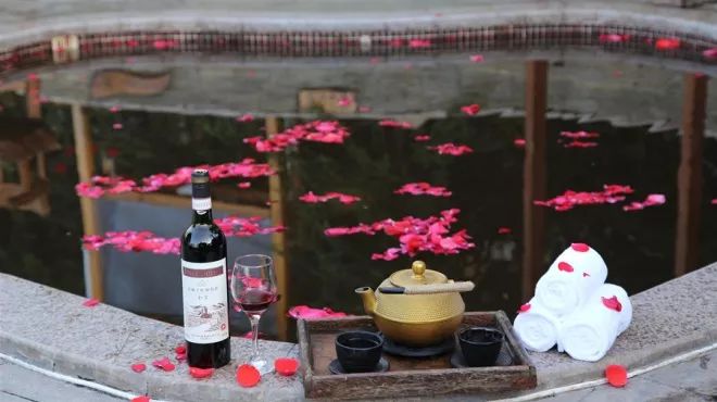 太白山凤凰温泉299住宿套餐,5.1假期太白山凤凰温泉门票团购