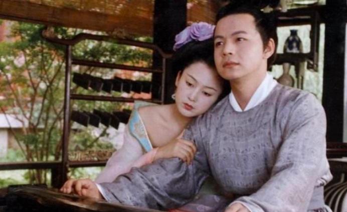 “太子弘”刘栋转行做导演，新作开拍，发际线却抢镜了