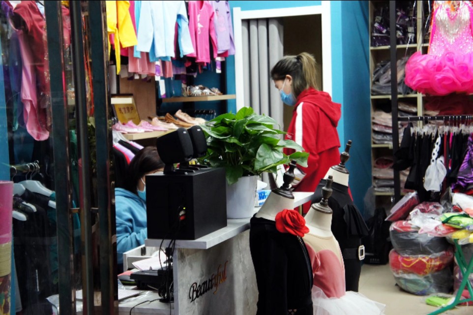 演出服装批发市场大全,疫情下的杭州服装批发市场