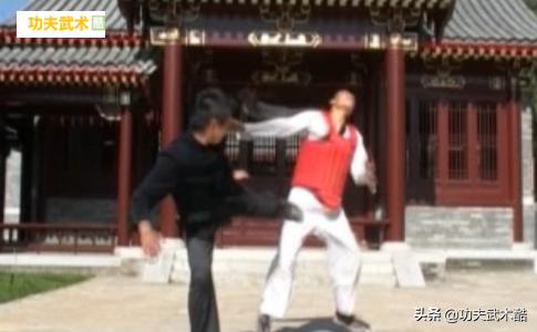 八组攻击威力最大、*伤杀**力最强的侧踢招式，堪称李小龙的终极绝杀