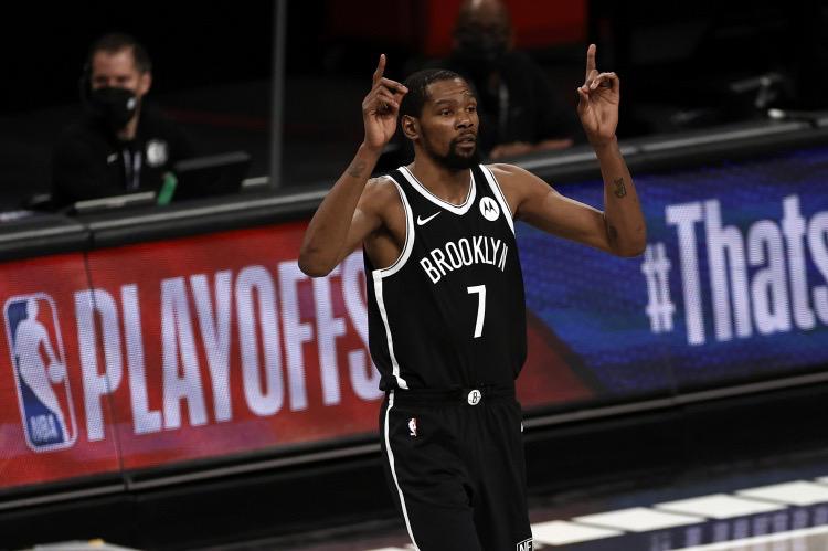 詹姆斯一项数据追平哈登,盘点nba球星被观众骂