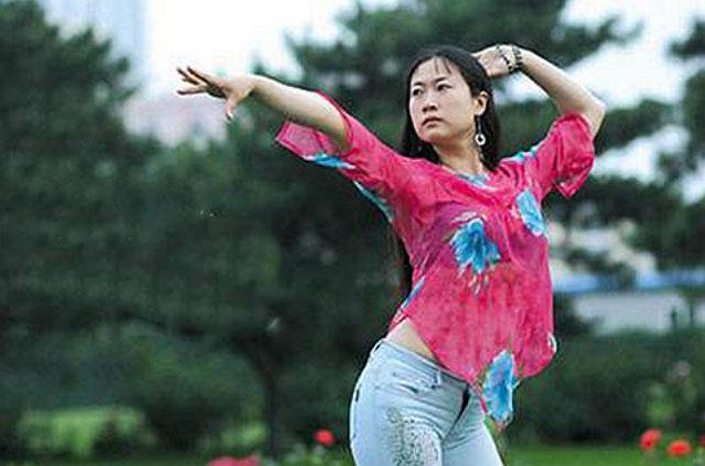 扭腰翘臀，未婚生子，曾经被骂没脑子的芙蓉姐姐，如今怎样了？
