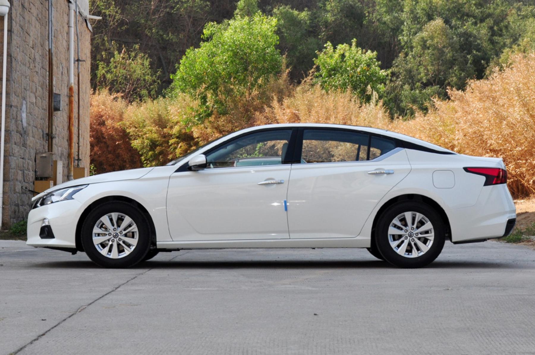 日产卖出“白菜价”，天籁跌至12万，30天狂甩10810台