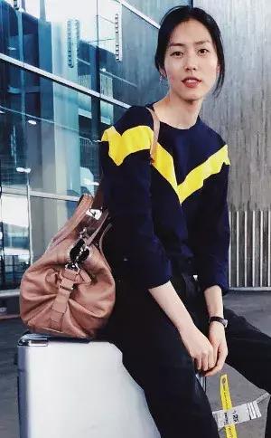 刘雯今年最流行的包,刘雯同款包时尚潮流大牌大容量