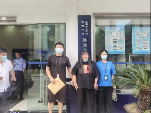 19岁少年，花318万舔到女主播，到底值不值？