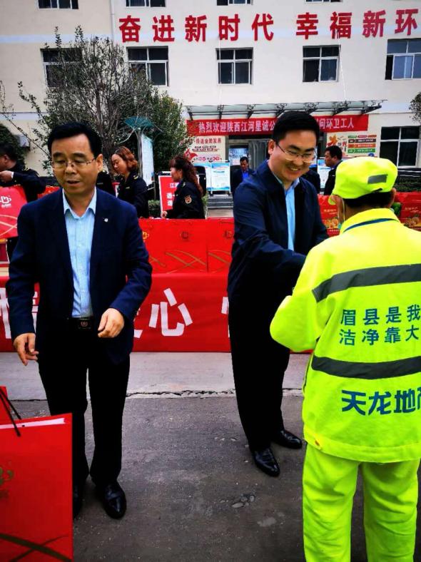爱心企业慰问一线环卫工笔者,爱心公益活动关爱环卫工人