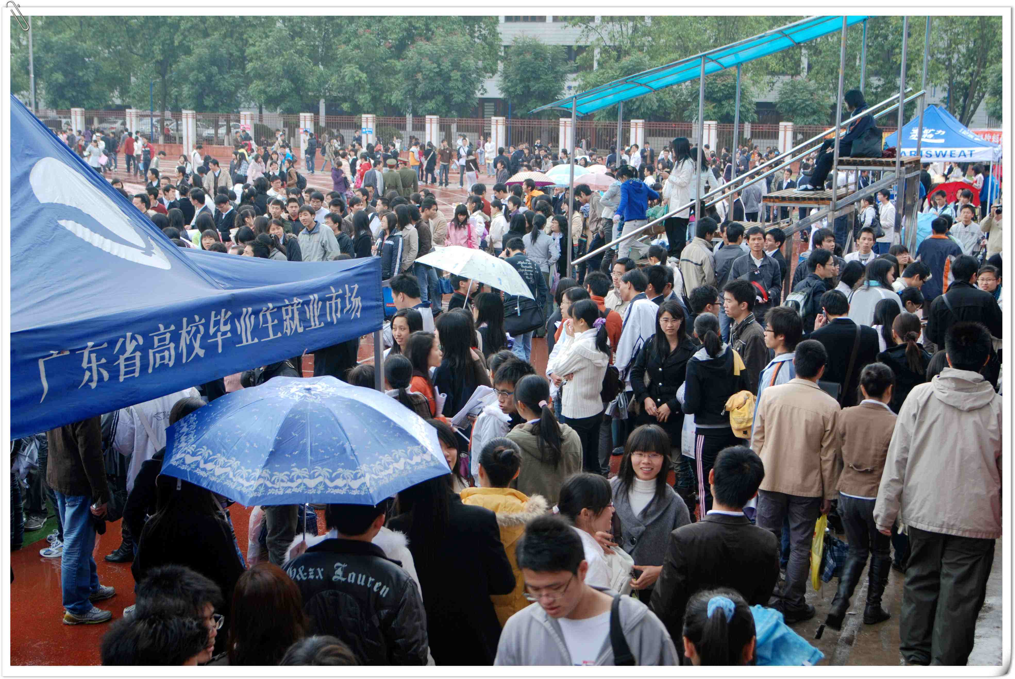 为什么深圳老师工资比上海高,珠海教师和深圳教师工资谁高
