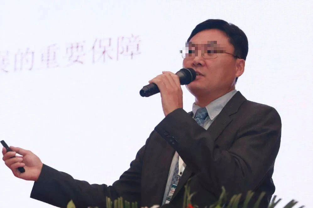 阳光下的黑暗,阳光下的黑暗什么意思