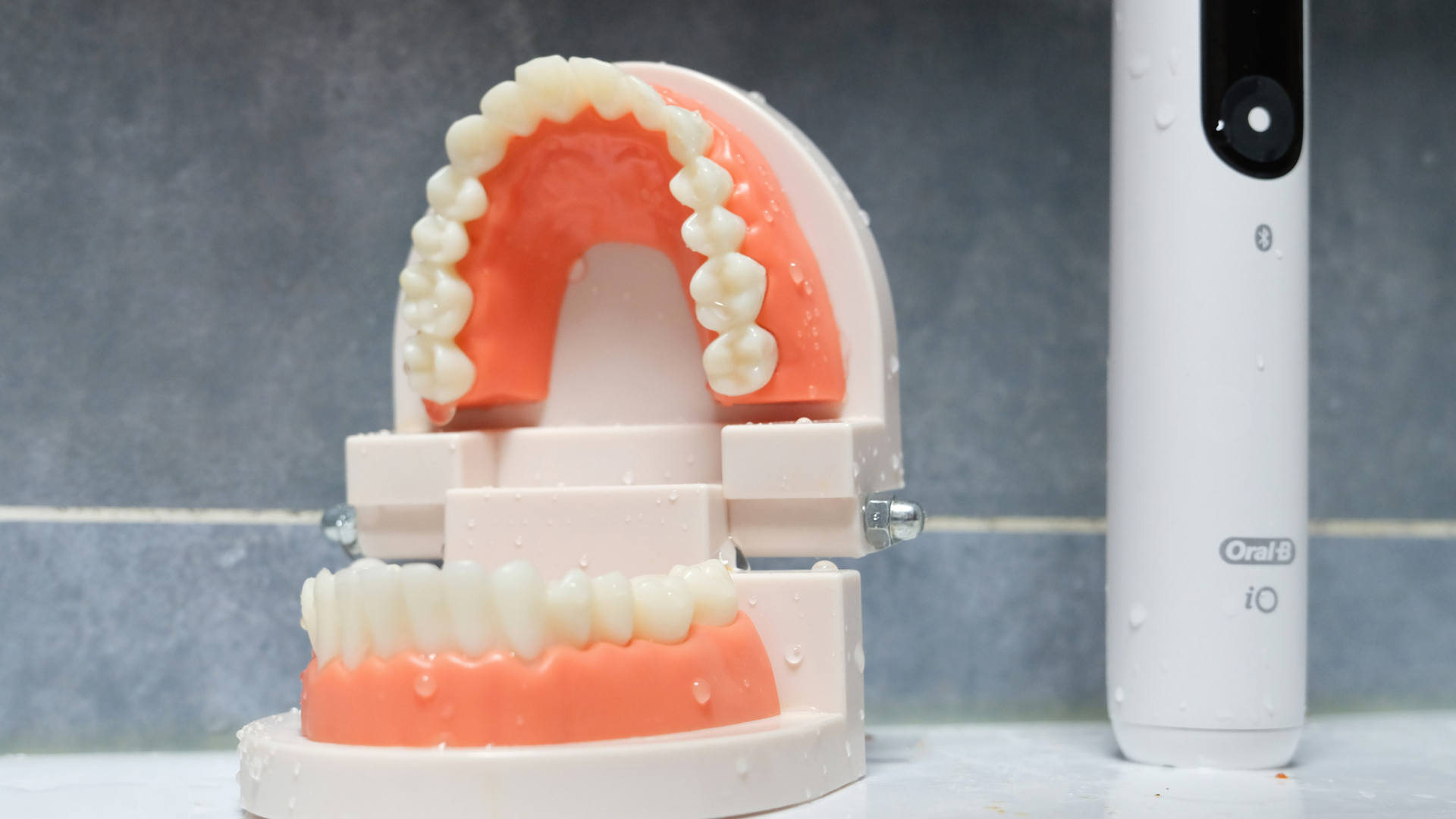 种植牙推荐电动牙刷,根据自己的牙选择电动牙刷