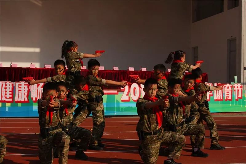 越秀｜太燃！铁一小学的这个体育节活力满满、欢乐满满，还科技感爆棚