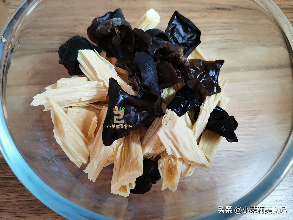 豆角别炒着吃了大厨教你特色做法,豆角怎么凉拌炒不黑