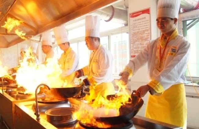 学厨师去厨师学校学有前途吗,厨师这个工作赚钱吗