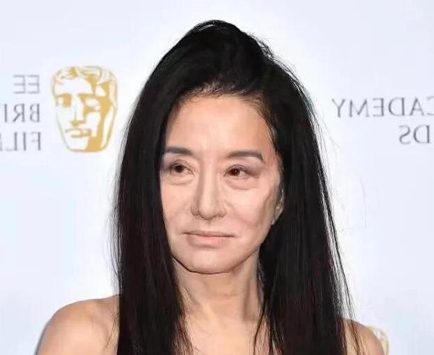 71岁百亿富翁,280亿富婆长得像17岁女孩