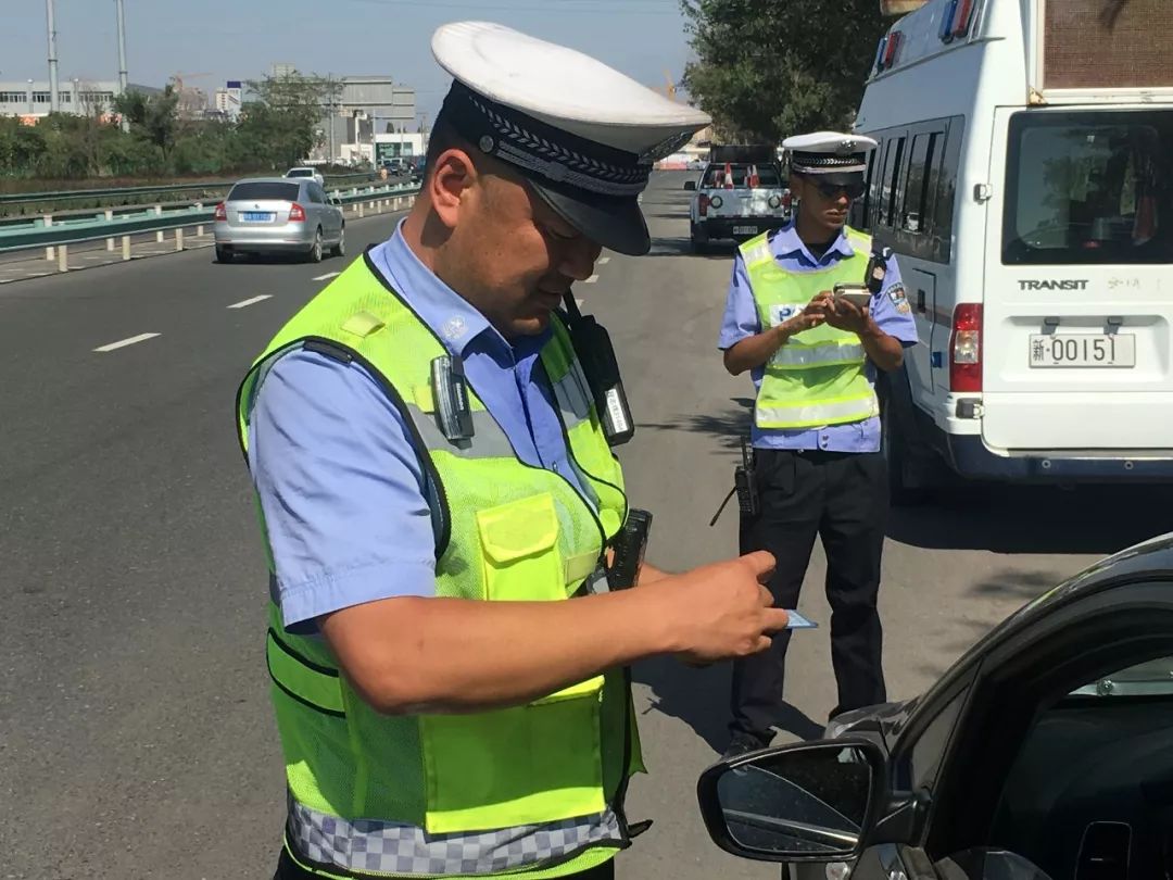 「“高速路上好交警”事迹展现（九）」我是高速交警，更是司机乘客的朋友和亲人——记高支队卡子湾大队一中队中队长程志伟