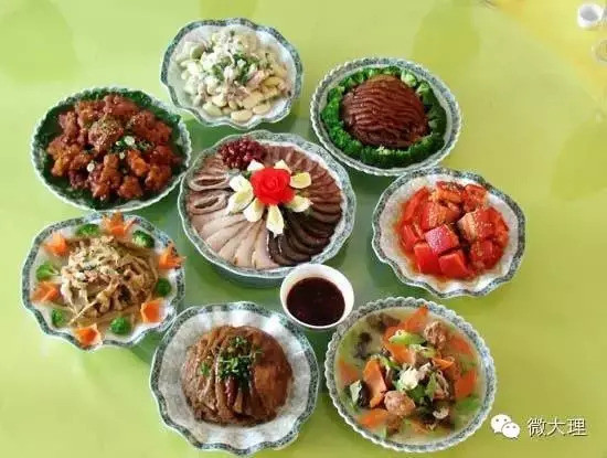 大理八大碗鱼做法,大理好吃的八大碗