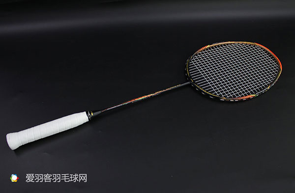 尤尼克斯和李宁羽毛球拍哪个好,尤尼克斯十大最佳入门羽毛球拍