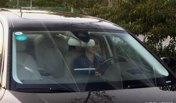 玻璃水喷口正确角度,玻璃水喷射角度怎么调