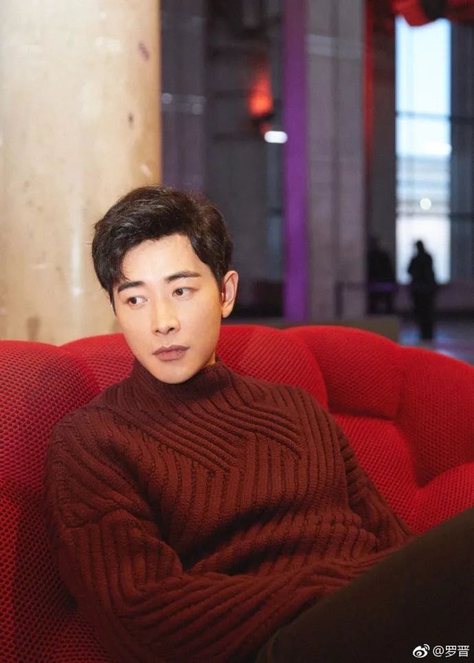 罗晋普天同庆,唐嫣罗晋官宣婚讯甜到齁