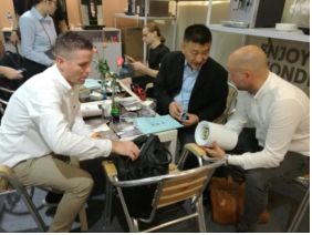 准备下单2个亿，抱着资料来“取经”，浙江企业提前进入“进博会模式”